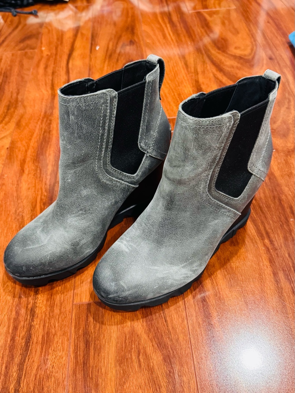 Sorel Women's Gray Suede Chelsea Winter Boots